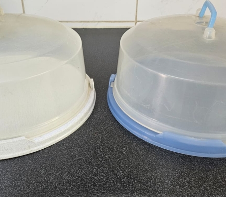 SET OF CAKE HOLDERS - R100 (C BENONI)