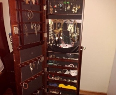 JEWELRY CUPBOARD FROM CIELO - R550 (C BENONI)