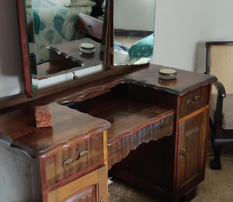 (Brakpan ) - Dressing table  R 1500
