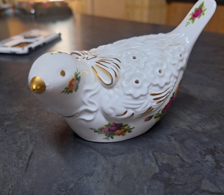 ROYAL ALBERT OLD COUNTRY ROSES POMANDER X 2