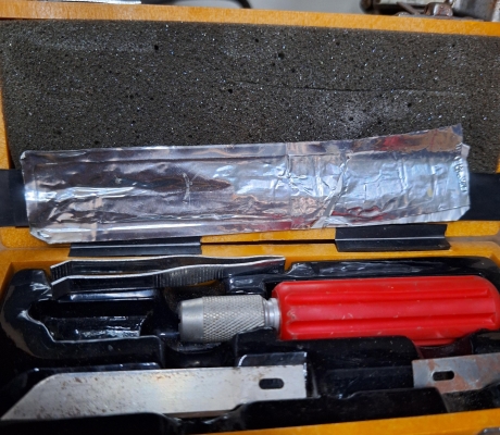 (106- S/OORD OB)- HOBBY KNIFE AND BLADE SET- R 50