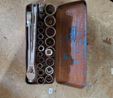 (117- S/OORD OB)- SOCKET SET- R 100