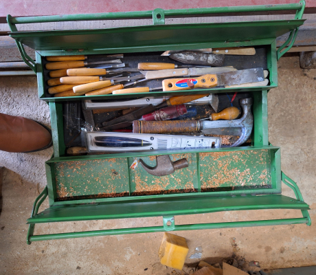 (133- S/OORD OB)- GREEN TOOLBOX WITH CHISELS AND HAMMERS- R 350