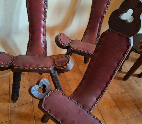 (H 48- S/OORD)- VINTAGE SPANISH WOODEN TRIPOD CHAIRS X 4- R 2000