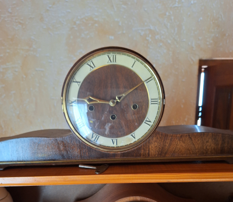 (107- S/OORD H)- VINTAGE MANTLE CLOCK- R 350