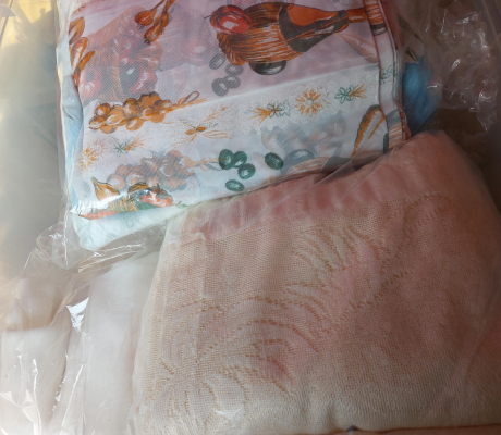 (95- S/OORD H)- TABLE CLOTHS AND VARIOUS LINEN-  POD