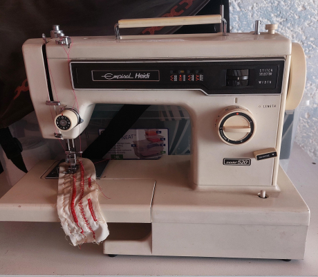 (133- S/OORD H)- EMPISAL HEIDI SEWING MACHINE- R 600