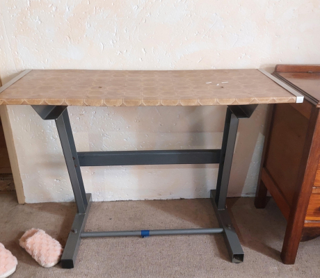 (143- S/OORD H)- STEEL DESK- R 250