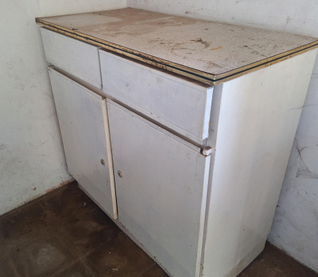 (Brakpan ) - VINTAGE 2 DOOR KITCHEN CABINET ON OFFER