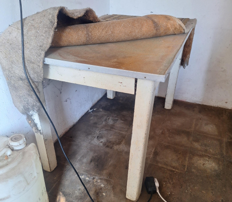 (Brakpan ) - White table back verandah  R 150