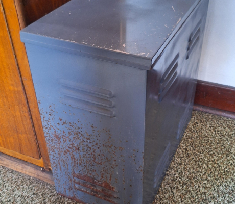 (Brakpan ) - METAL BIN ON OFFER