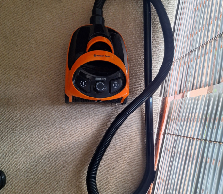 (ALB - 12) BENNETT READ VACUUM CLEANER  R300