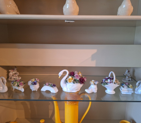 (ALB - 39) VARIOUS SMALL ORNAMENTS  R300