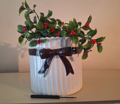 (ALB - 41) 2 X WHITE CERAMIC  WITH DARK BROWN BOW AND ARTIFICAL ARRANGEMENT  R80