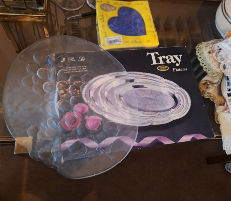 (ALB - 174) TRAYS AND GLASS PLATE SET - R 70