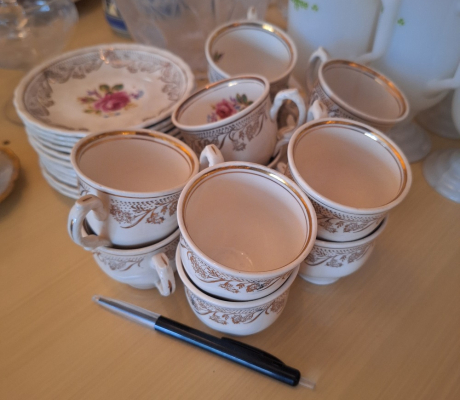 (ALB - 65) 10 CUPS AND SAUCERS  R200