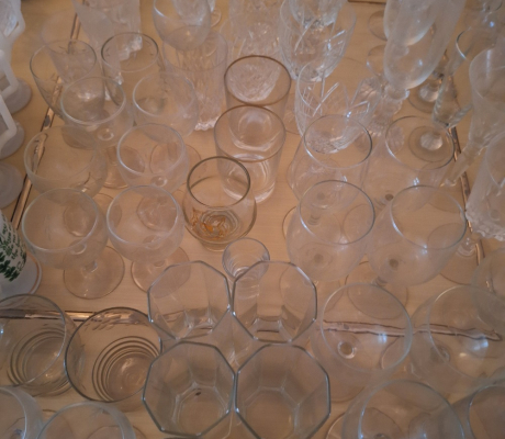 (ALB - 66) LARGE VARIETY OF GLASS WARE  R