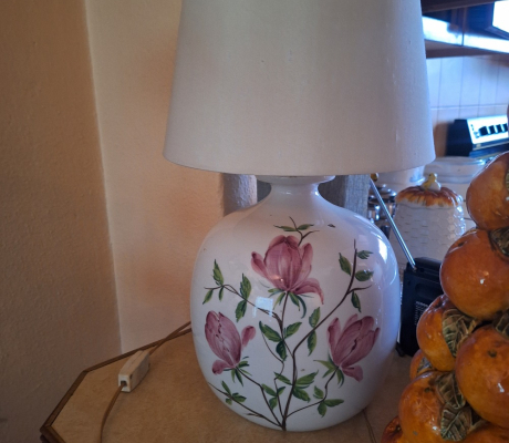 (ALB - 74) VINTAGE LAMP WITH PINK FLORAL DECORATION  R100