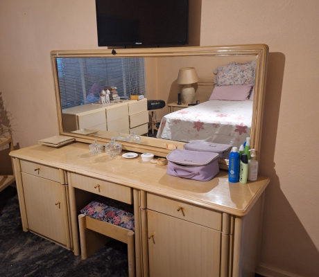 (ALB - 81) DRESSING TABLE AND STOOL  R300