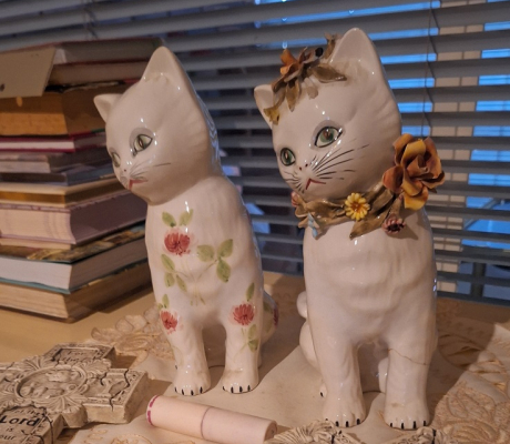 (ALB - 86) CERAMIC ORNAMENTAL CAT  SET  R60