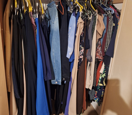 (ALB - 90) LARGE VARIETY OF CLOTHING  POD