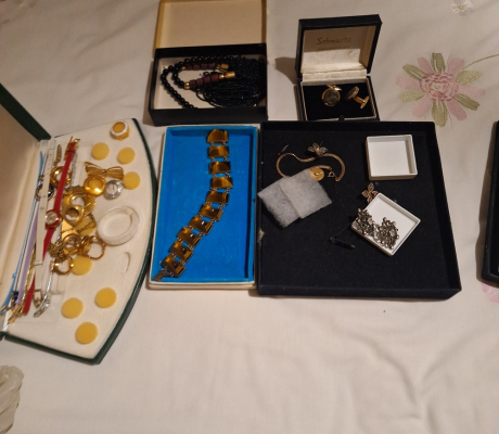 (ALB - 98) DRESSING JEWELRY  R50
