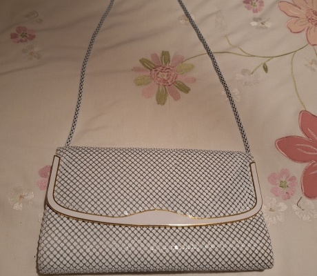 (ALB - 99) WHITE METAL MESH HAND BAG  R50