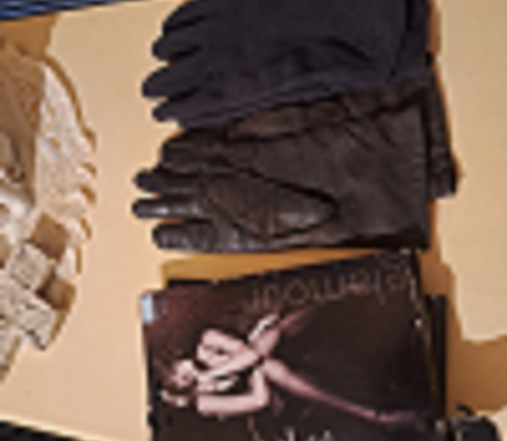 (ALB - 104) 2 PAIRS OF GLOVES AND NEW PANTIHOSE SET  R50