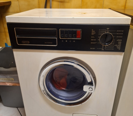 (ALB - 121) DEFY FRONTLOADED WASHING MACHINE  R700
