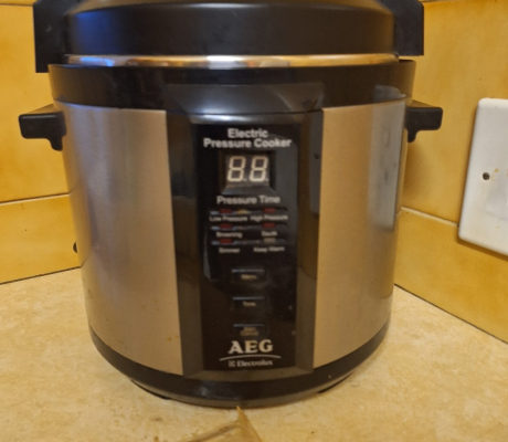 (ALB - 122) AEG PRESSURE COOKER  R450
