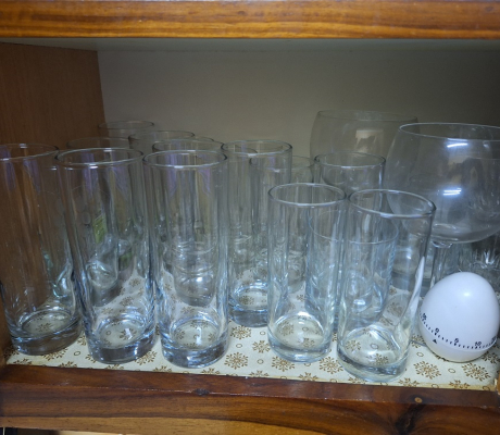 (ALB - 128) RACK WITH GLASSES  R100