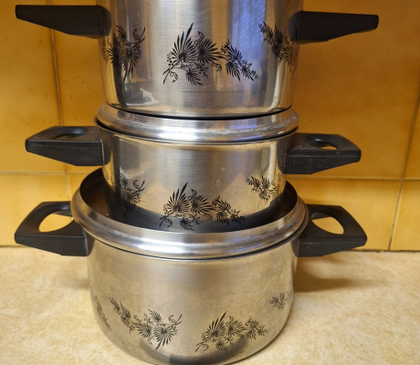 (ALB - 136) 3 X STAINLESS STEEL POTS  R150