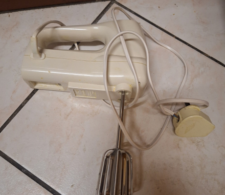 (ALB - 149) HAND MIXER  R100
