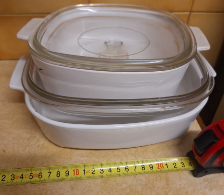 (ALB - 155) 2 X CORNINGWARE DISHES WITH LIDS   R250