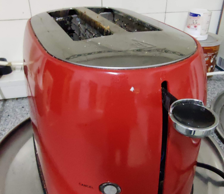 (Brakpan ) - Toaster  R 90