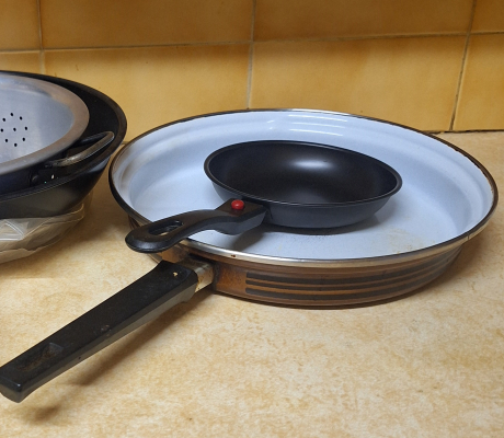 (ALB - 139) BROWN ENAMEL FRYING PAN  R40