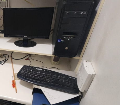 (153- S/OORD H)- TOWER COMPUTER WITH SCREEN AND KEYBOARD- TBC
