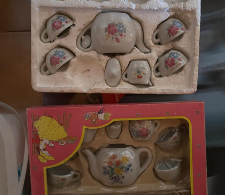(H 36- S/OORD)- 2 X CHILDRENS TEASETS- R 100
