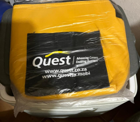 (H 77- S/OORD)- QUEST LUNCH COOLER BAGS X 6- R 150