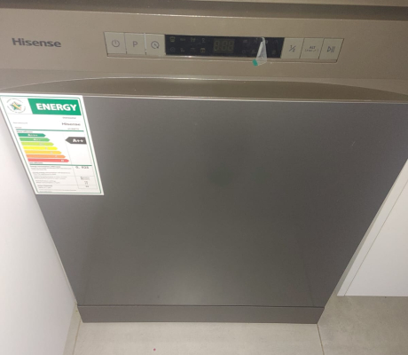 HISENSE 13 PLACE WITH LED DISPLAY TITANIUM GREY DISHWASHER WAS R4000 NOW R2750