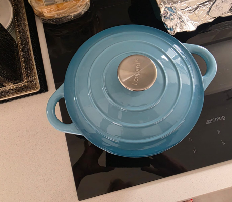 CAST IRON POT (EOA)