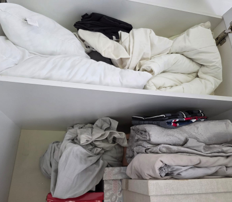 1 X KINGSIZE INNER FROM VOLPES WITH PILLOWS  (EOA)