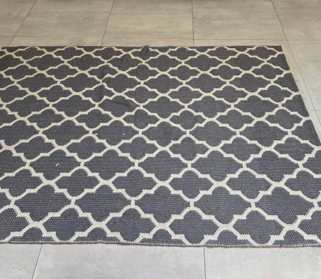 1 X 2 M RUG FROM CONTINENTAL LINEN  (EOA)