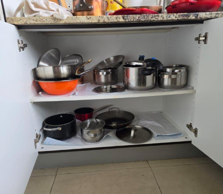(BI43) Variety of pots