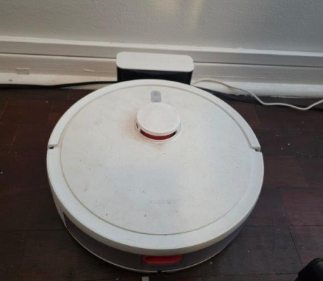 (BI24) xiaomi robot vacuum and charging station
