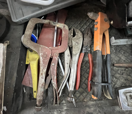 (23 TO 26 - SUIDEROORD)- JOBLOT HAND TOOLS - R 200