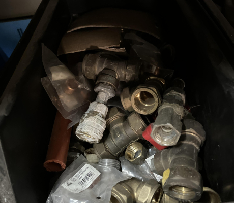 (71- SUIDEROORD)- VARIOUS PLUMBING CONNECTORS- POD