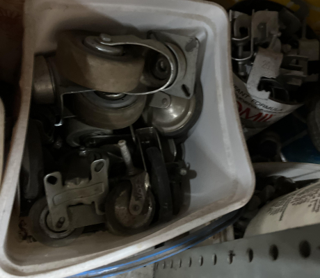 (76- SUIDEROORD)- BUCKET WITH VARIOUS CASTORS- R 100