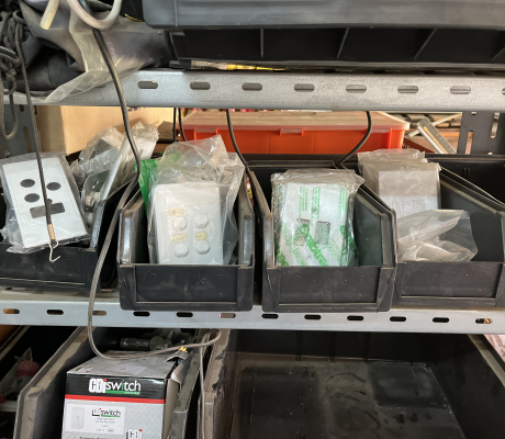 (94- SUIDEROORD)- VARIOUS ELECTRICAL ITEMS- R POD