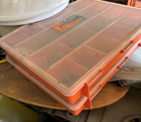 (89- SUIDEROORD)- PLASTIC CONTAINERS X 2 ORANGE- R 40